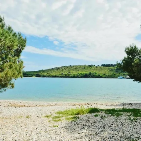 In Near Verudela بولا